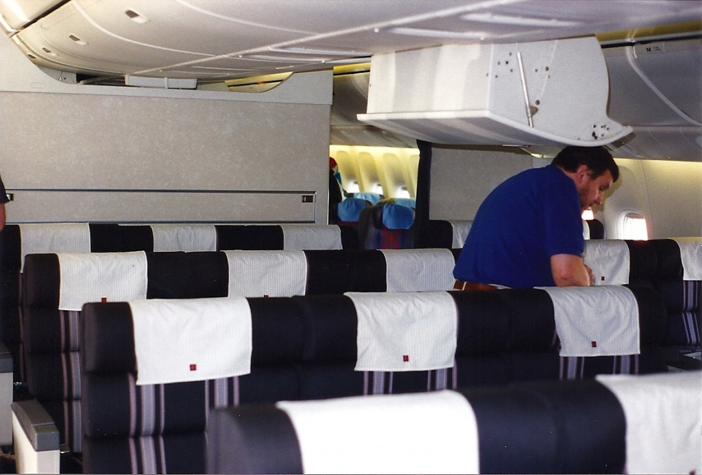 United Old Business Class 777