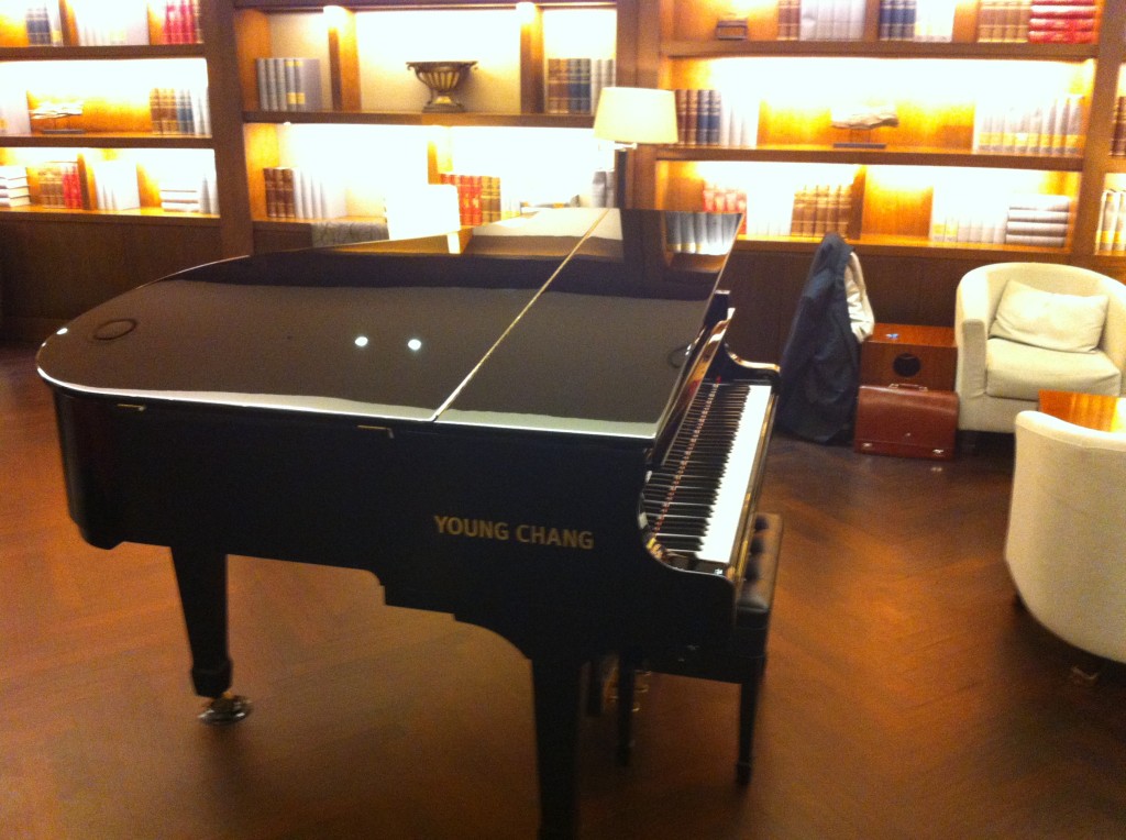 Lounge piano